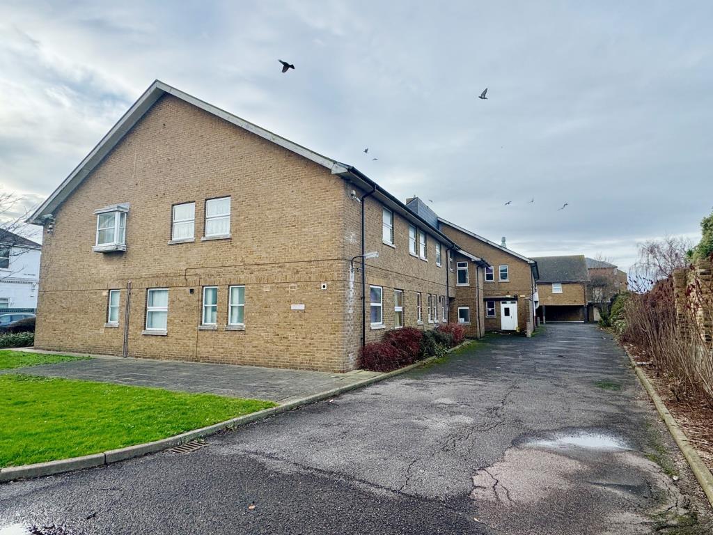 Lot: 64 - SUBSTANTIAL PREMISES WITH CAR PARK AND POTENTIAL ON ONE ACRE PLOT - Rear of property